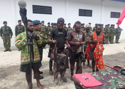 Tujuh Eks Anggota OPM Ikrar Setia kepada NKRI di Sinak